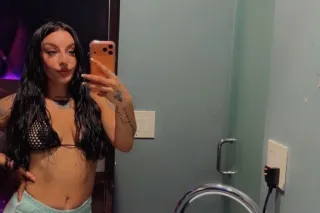ONLY HERE FOR LIMITED TIME💃🏻READY & WET💦 INS & OUTS AVAILABLE✅☺ - Image 9