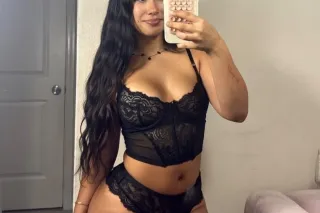 INCALL AND OUTS AVAILABLE 😊 10... - Image 1
