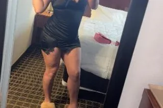 grabbed a room in the ville today- regulars hmu - onlyfans listed in add - Image 2