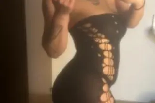 ✨BUSTY DANIELLA AMOUR😘👑 NEW TO... - Image 1