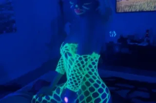 Available 💰💋🐰💎 - Image 3