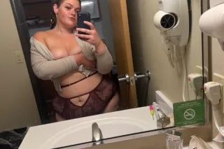 Happy Hump day 👅🍑 - 25 - Image 1