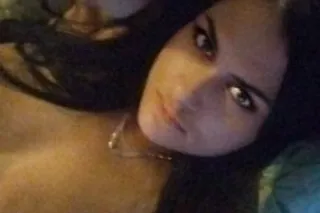 available brunette green eyes ... - Image 1