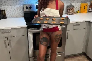 🫦😘🗣 Back in town for a few day... - Image 2