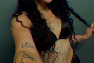 local goth gf who speaks fluent greek 🍑🖤 - Image 12