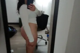 Hey guys its Taylor your sexy,... - Image 3