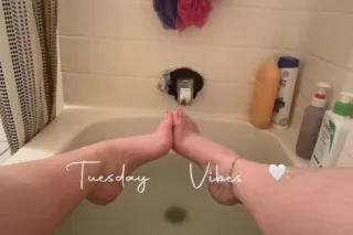 come enjoy my thick thighs, be... - Image 3