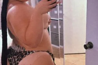 fat , juicy & wet mixed latina 🫦💦😝 - Image 9