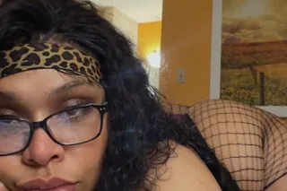 thick shit🍑 best throat in tow... - Image 3