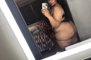 thick shit🍑 best throat in town💦 - Image 5