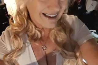 beautiful blonde - Image 2
