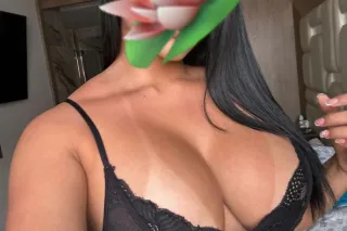 🥰🥰Hi baby, I'm EMELY, 💜I'm in ... - Image 2