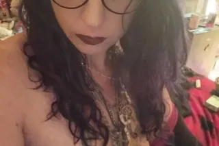 Horny Lets play! Naked invite only - Image 11