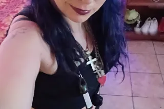 Horny Lets play! Naked invite only - Image 3