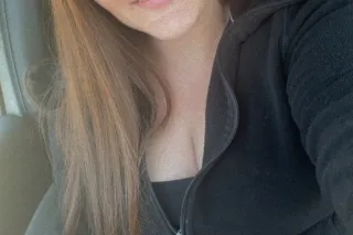 sexy upscale brunette 💋 bubbly & fun ! dont miss out. - Image 4