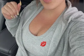 sexy upscale brunette 💋 bubbly & fun ! dont miss out. - Image 9