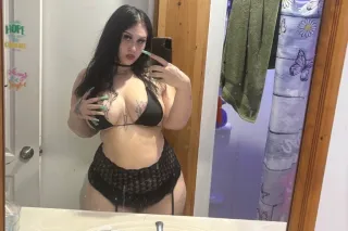 bisexual green eyed goddess 😍 ... - Image 2