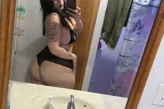 bisexual green eyed goddess 😍 - Image 5