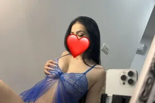 Horny Latina girl 🔥 Tight and ... - Image 1