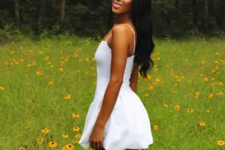 Elegant, pretty girl seeking g... - Image 3