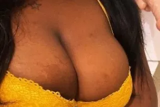 INCALL / OUTCALL W UBWR !! HEY BABY HAVE SOME 🍫👅 Longest tongue ON THE PAGE 👅🍫 !! ✨ - Image 5