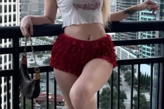 Slutty Petite Blonde incall & ... - Image 2