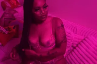 BIG WET MOOSE KNUCKLE 💦🥵 - Image 2
