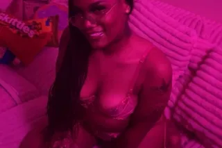 BIG WET MOOSE KNUCKLE 💦🥵 - Image 4