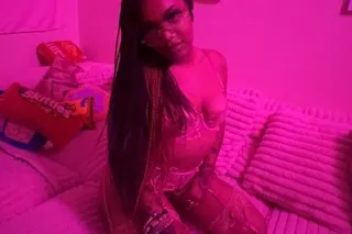 BIG WET MOOSE KNUCKLE 💦🥵 - Image 5