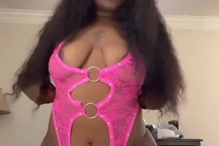 IM BACK😘!!!2 girls available!! come enjoy a experince 😘👩🏼‍❤️‍💋‍👩🏽chocolate swirl come see me Last day in town Special!!Cuban Godess!! Best Wettest tightest pussy!! incalls & outcalls only availiable!! here for a short time c - Image 1