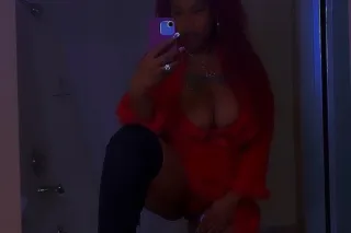Santa Daddy🎅🏼Can I Be Ur Naughty Mrs.Claus 💋🫦Mixed Asian & Blk Creamer Available 24/7🫦🍹 - Image 1