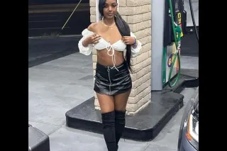 NEW IN TOWN 💦😛 Cum See Me 🏩 AR... - Image 1