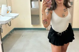 Sexy Horny Party Girl 💛 Ready ... - Image 3