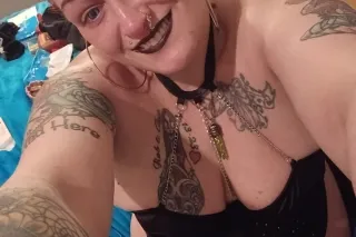 Shes A Very Freaky Girl, Come ... - Image 2