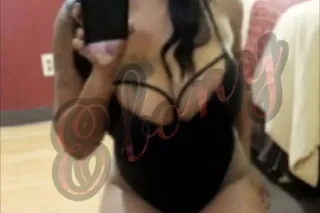 Visiting✈👅TIGHT CREAMY PUSSY 💦... - Image 3