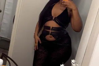Too Fine To Scroll Past 💋 - Image 2