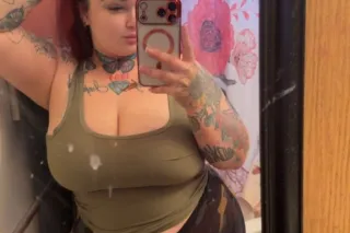 TATTED UP BLUE EYED PAWG 🤤 - Image 8