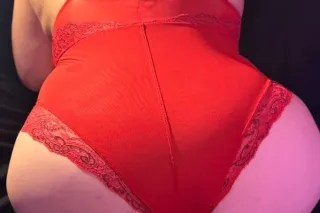 2 mujeres HOLA PAPI HABLO ESPA... - Image 1