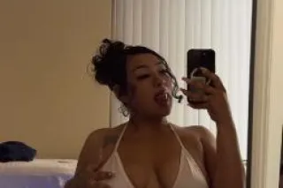 YOUNG, SEXY LATINA LOOKING TO ... - Image 2