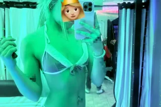 UNIQUE PETITE LATINA - Image 2