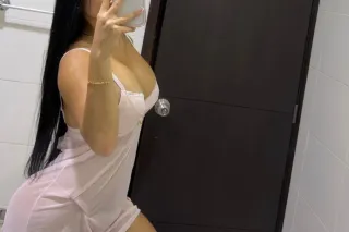 A Classy Lady with Great Chemistry - Image 1