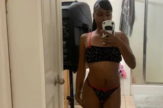 hot new babe in town 🫦 - Image 2