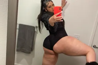 6'1 Stallion this pussy a squirter👅👀 available for Hookup 💦 Outcalls only atm 💲 video fun 🥰 Sexy slim thick beautiful thick nice tits and plenty ass 🍑🌨🐰😘 ready to have safe fun 😉 - Image 2