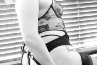 Let Me Be Your Geeky Blonde Girl-Next-Door, In A Petite Pin-Up Package! ✷ Upscale ✷ Independent ✷ Massage ✷ Genuine Connection! ✷ (OUTCALL) - Image 10