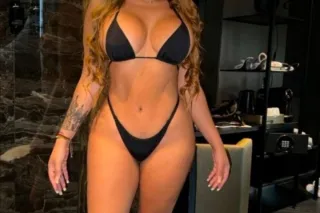 💦💦🍑UNA RICA LATINA 🤤🥵 PAPI VEN... - Image 1