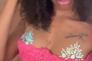petite caramel freak 😝 - Image 1