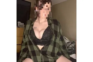 The PAWG next door 🍆💦 - Image 1