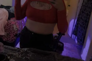 Nikkii is available for you papi 💋sensual massage then why you fucking texting your phone available💆♂ - Image 3