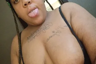 SexyRedd Available Now - Image 4