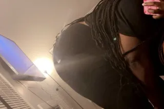 NEW IN TOWN 😝 BBW LOOKING FOR ... - Image 1